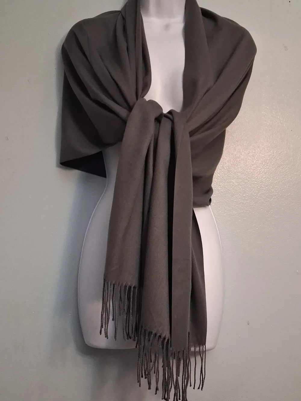 Cashmere Gray With Fringe Scarf